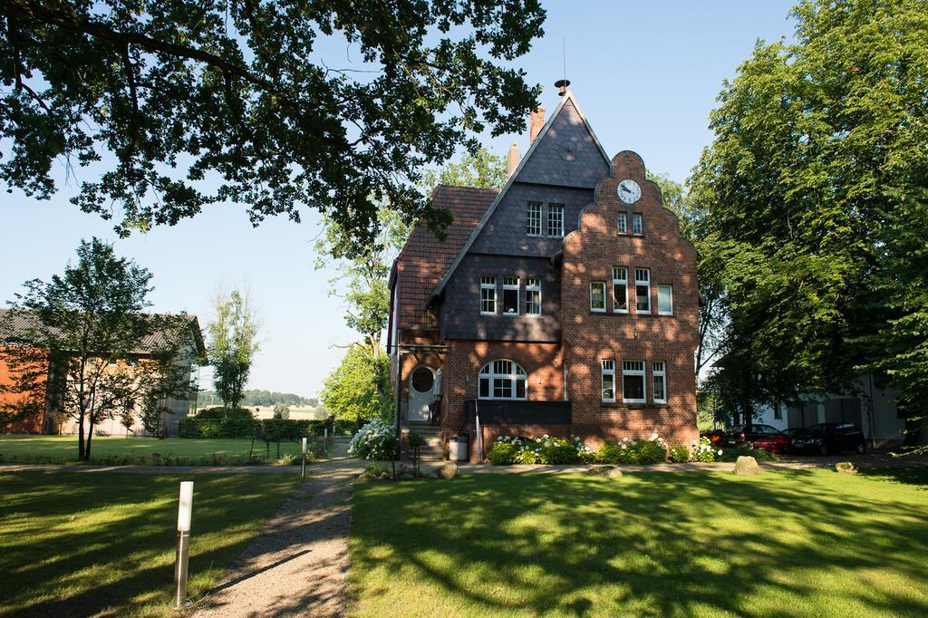 Hotel Gut Bardenhagen エクステリア 写真